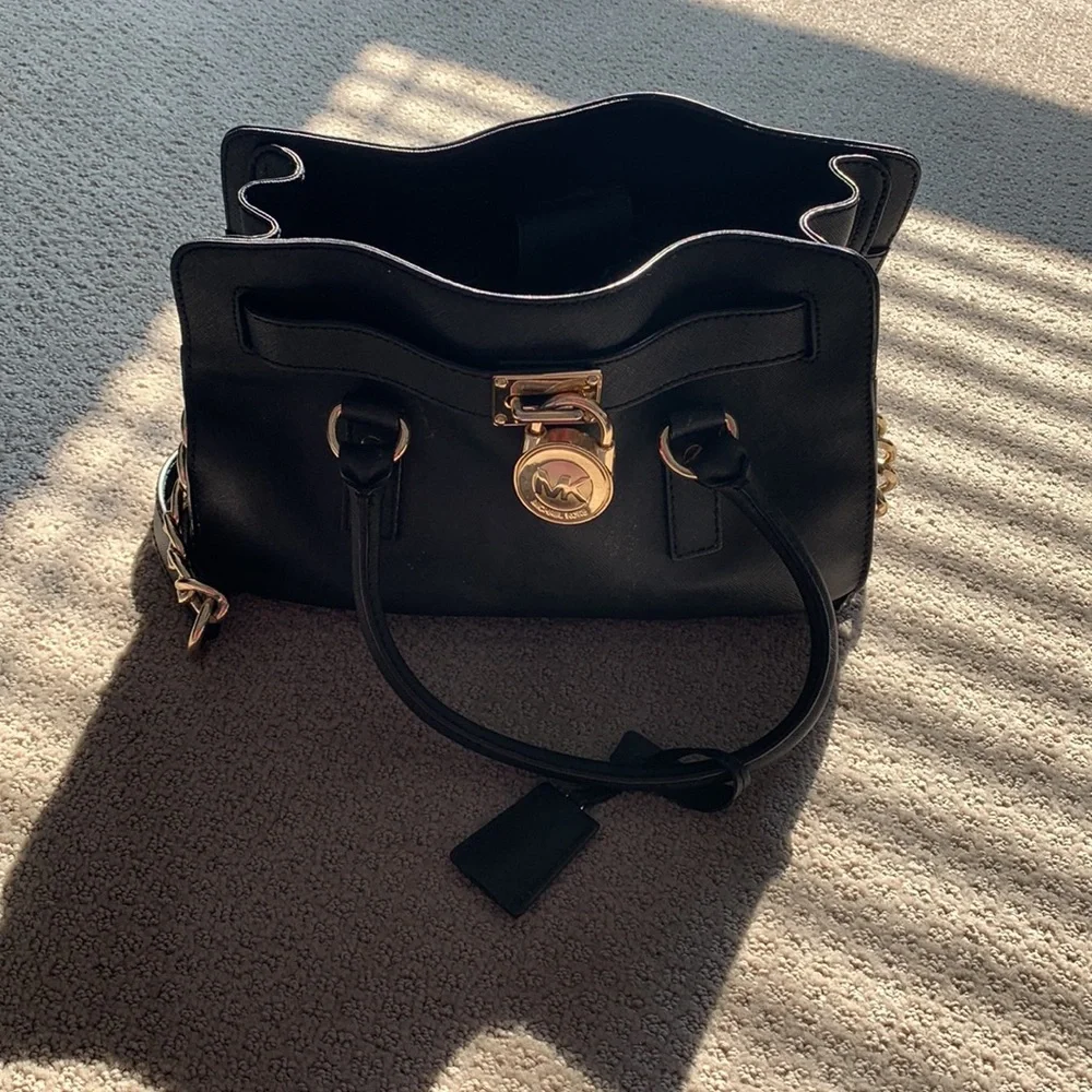 Purse - Picture 2 of 9